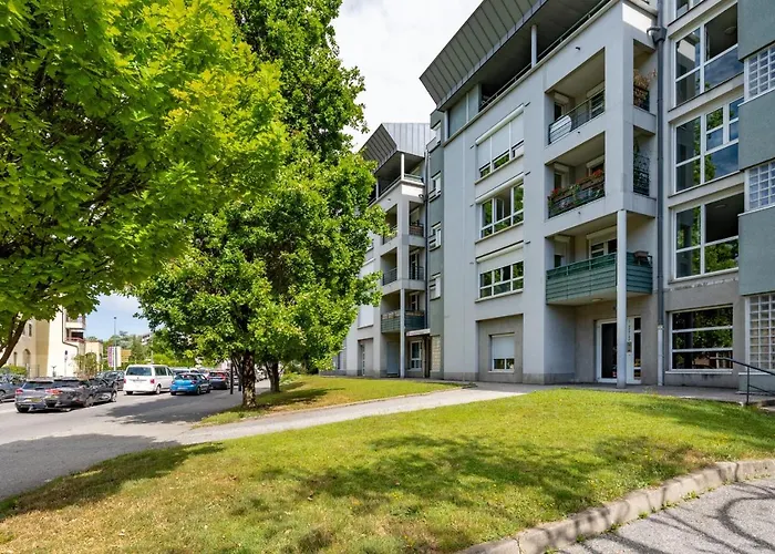 Beautiful T2 - Parking And Close To The Centre And Lake